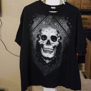 Black tshirt with skull print